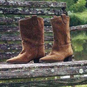 NWOT DOEN DEMI RIVIERA BOOT -MOUTARDE SUEDE